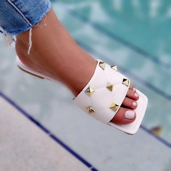 White Rockstud Quilted Flat Sandals - Picture 3 of 5